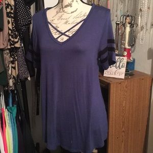 😍NWT Blue raglan style top. Size Large